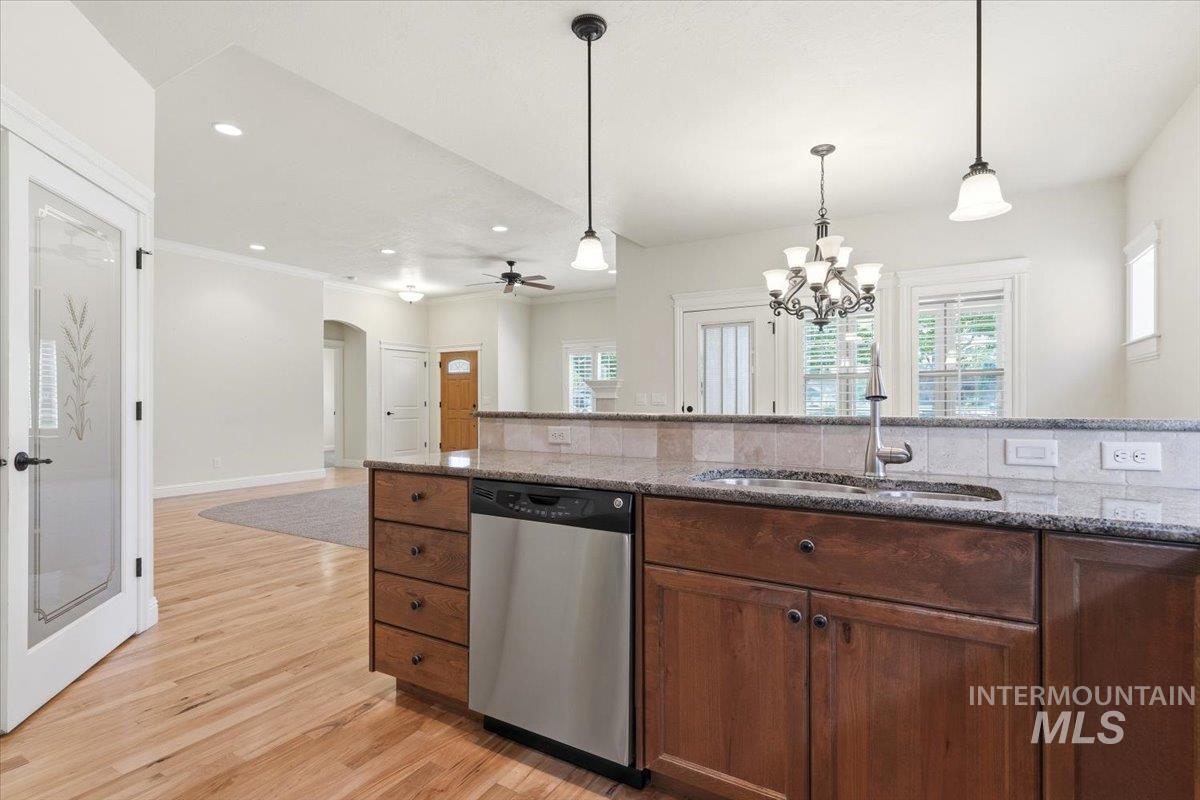 561 S Archstone Way, Boise, Idaho 83709, 3 Bedrooms, 2 Bathrooms, Residential For Sale, Price $468,400,MLS 98990796