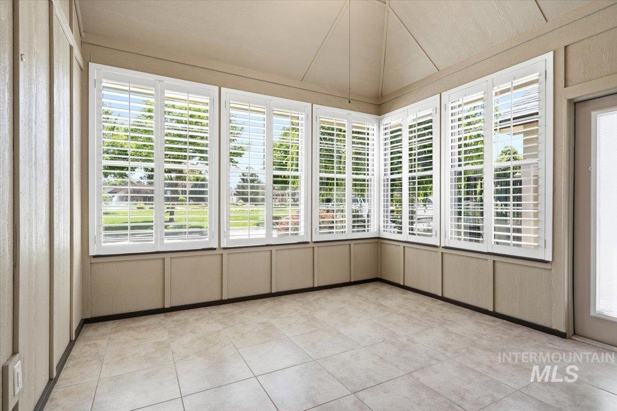 561 S Archstone Way, Boise, Idaho 83709, 3 Bedrooms, 2 Bathrooms, Residential For Sale, Price $468,400,MLS 98990796