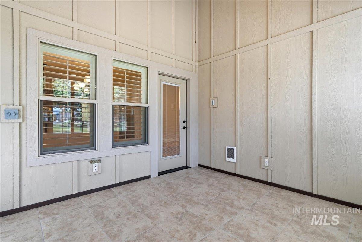 561 S Archstone Way, Boise, Idaho 83709, 3 Bedrooms, 2 Bathrooms, Residential For Sale, Price $468,400,MLS 98990796