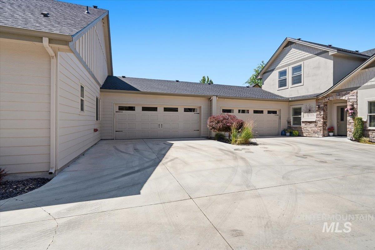 561 S Archstone Way, Boise, Idaho 83709, 3 Bedrooms, 2 Bathrooms, Residential For Sale, Price $468,400,MLS 98990796