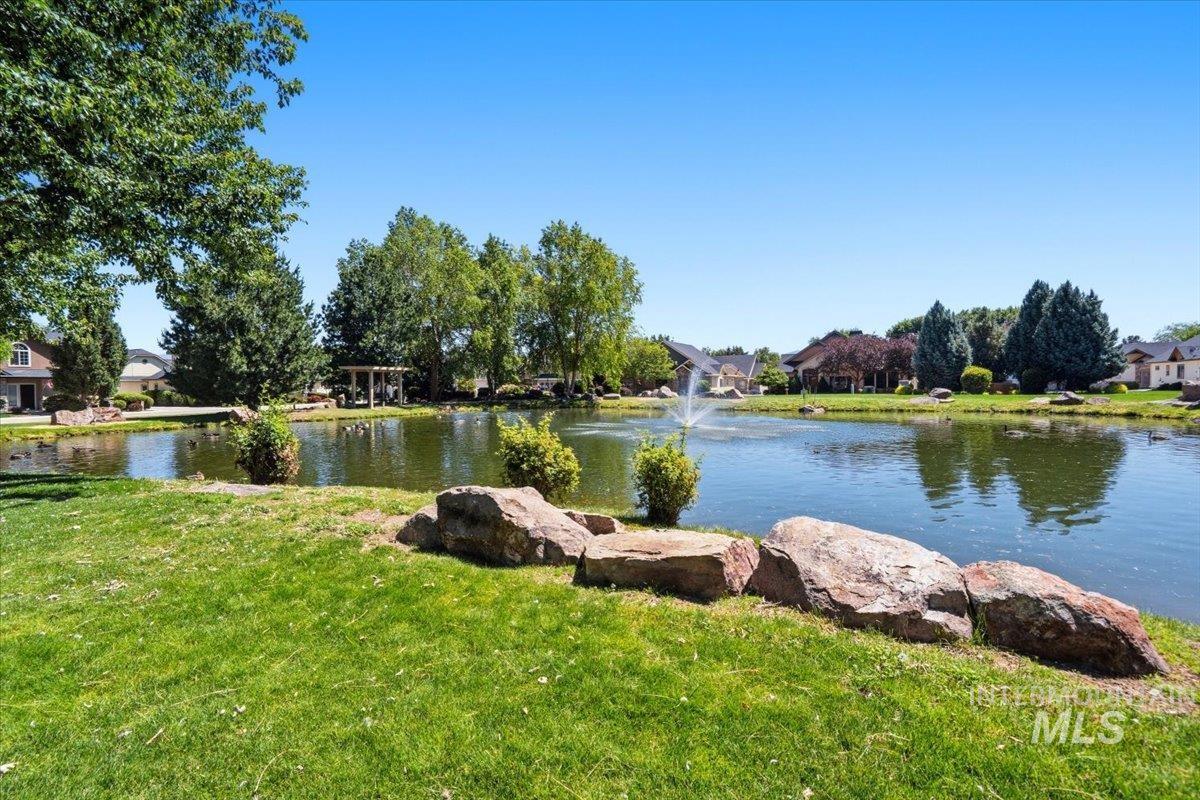 561 S Archstone Way, Boise, Idaho 83709, 3 Bedrooms, 2 Bathrooms, Residential For Sale, Price $468,400,MLS 98990796