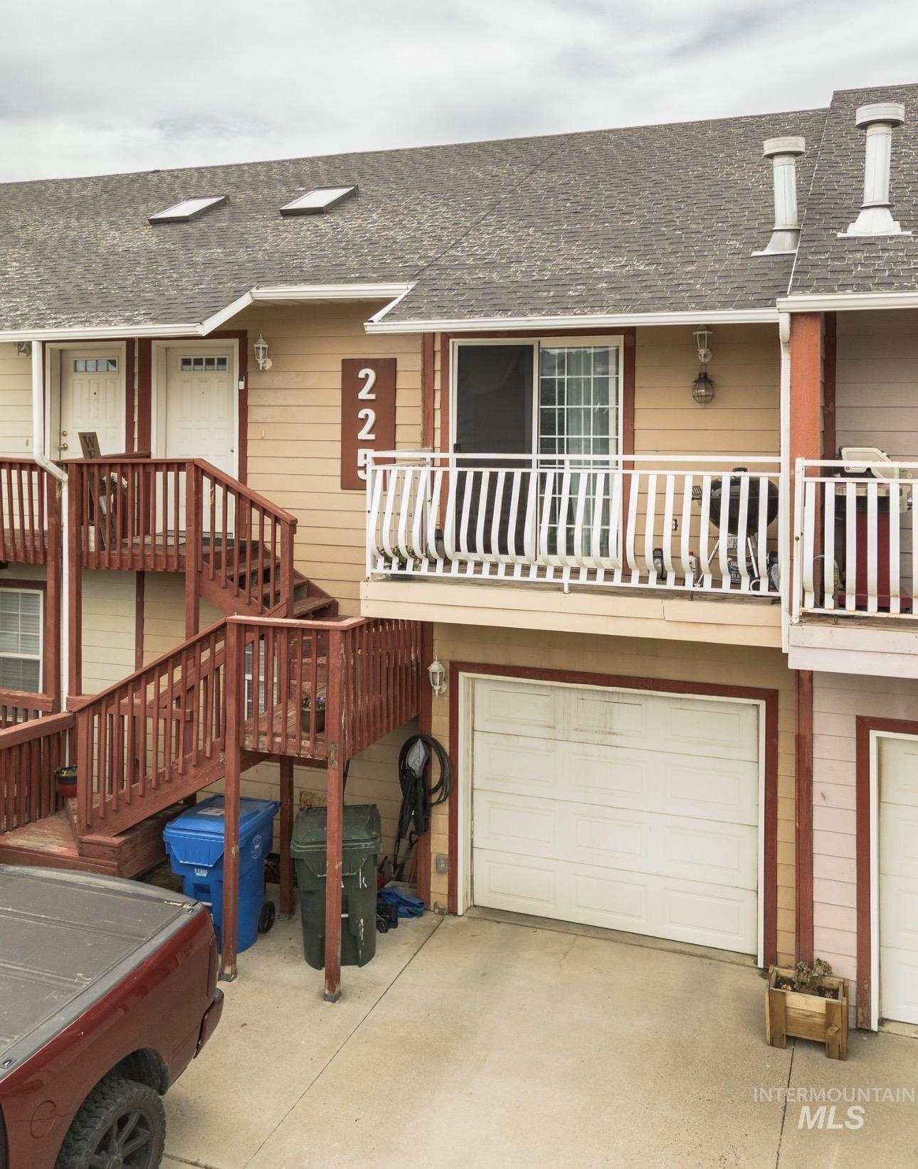 206, 225, 230 La Valle Strada, Pocatello, Idaho 83201, 3 Bedrooms, 2 Bathrooms, Residential Income For Sale, Price $690,000, 98990798