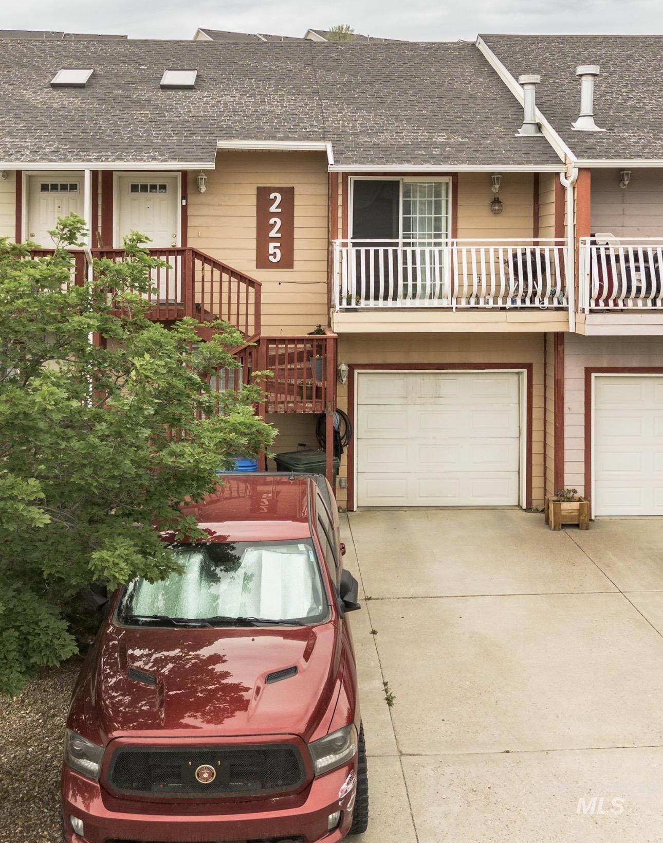 206, 225, 230 La Valle Strada, Pocatello, Idaho 83201, 3 Bedrooms, 2 Bathrooms, Residential Income For Sale, Price $690,000, 98990798