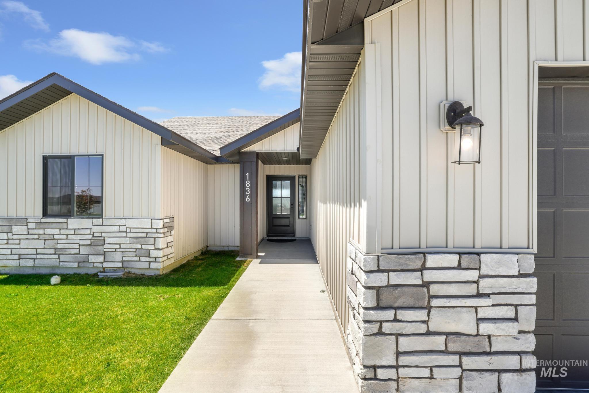 1836 Gage Ave, Twin Falls, Idaho 83301, 3 Bedrooms, 2 Bathrooms, Residential For Sale, Price $399,999,MLS 98990803