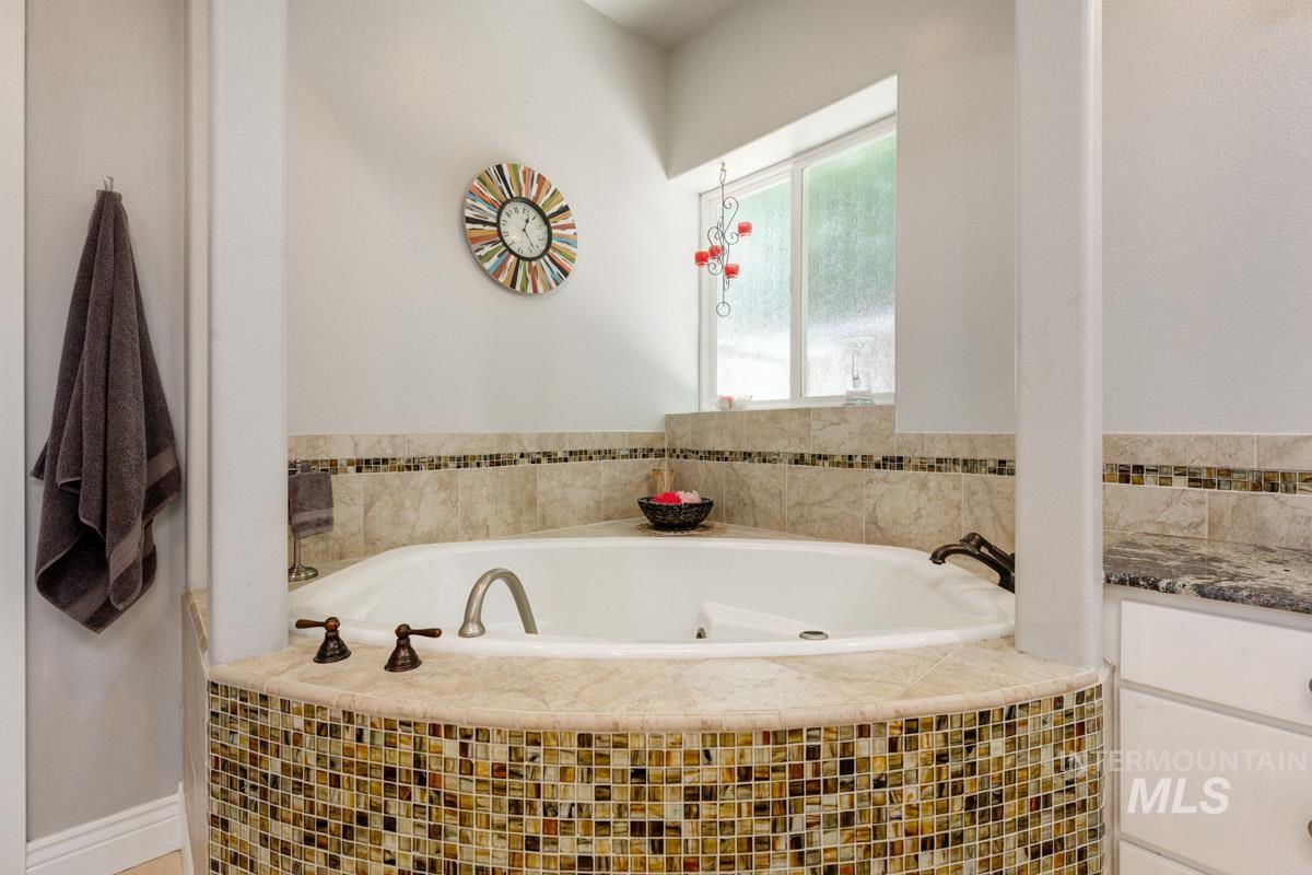 12583 W Deep Canyon Drive, Star, Idaho 83669, 4 Bedrooms, 3 Bathrooms, Residential For Sale, Price $1,599,900,MLS 98990806