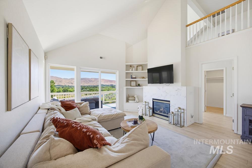 5170 S Surprise Way, Boise, Idaho 83716, 2 Bedrooms, 2 Bathrooms, Residential For Sale, Price $530,000,MLS 98990808