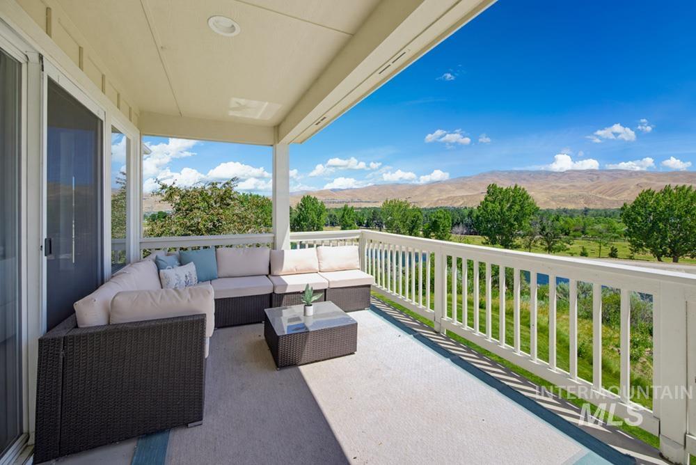 5170 S Surprise Way, Boise, Idaho 83716, 2 Bedrooms, 2 Bathrooms, Residential For Sale, Price $530,000,MLS 98990808
