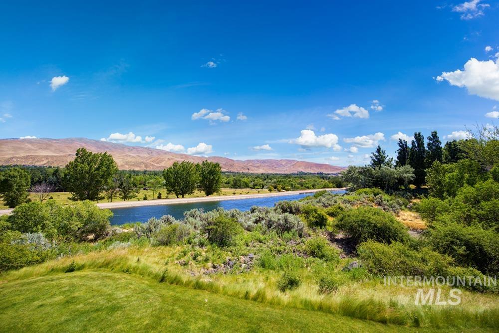 5170 S Surprise Way, Boise, Idaho 83716, 2 Bedrooms, 2 Bathrooms, Residential For Sale, Price $530,000,MLS 98990808