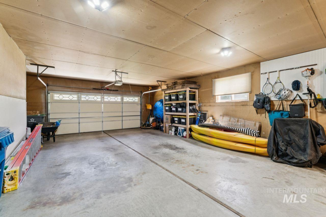 4167 N Columbine St, Boise, Idaho 83713, 6 Bedrooms, 3 Bathrooms, Residential For Sale, Price $925,000,MLS 98990813