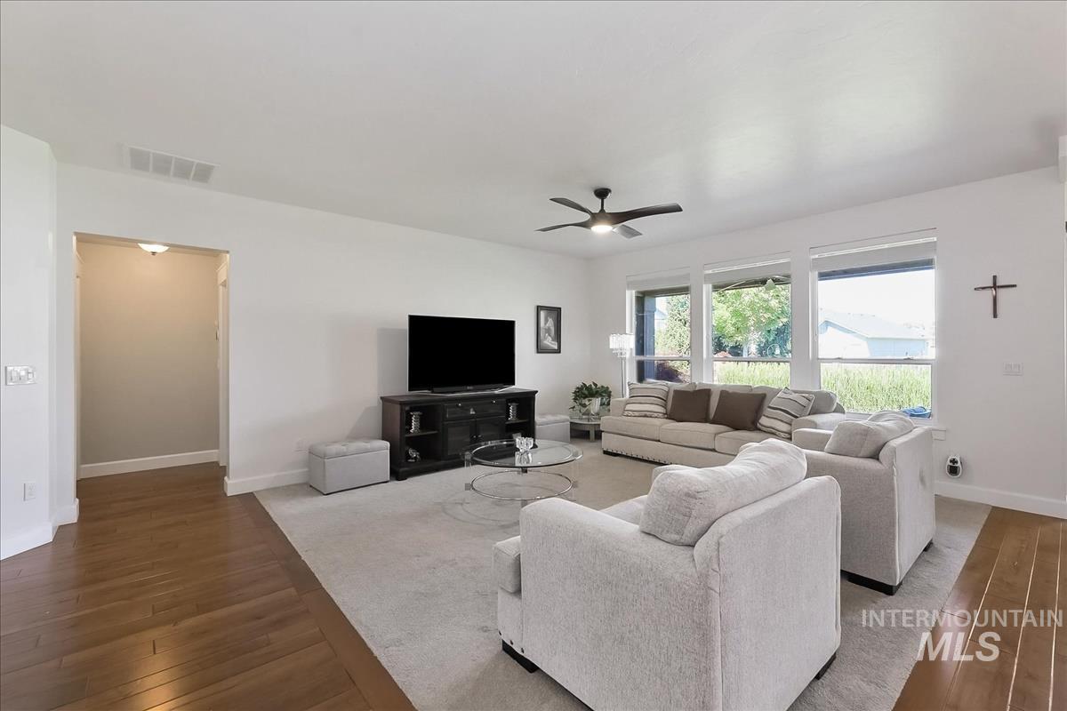 1116 N World Cup Lane, Eagle, Idaho 83616, 4 Bedrooms, 2 Bathrooms, Residential For Sale, Price $669,000,MLS 98990817