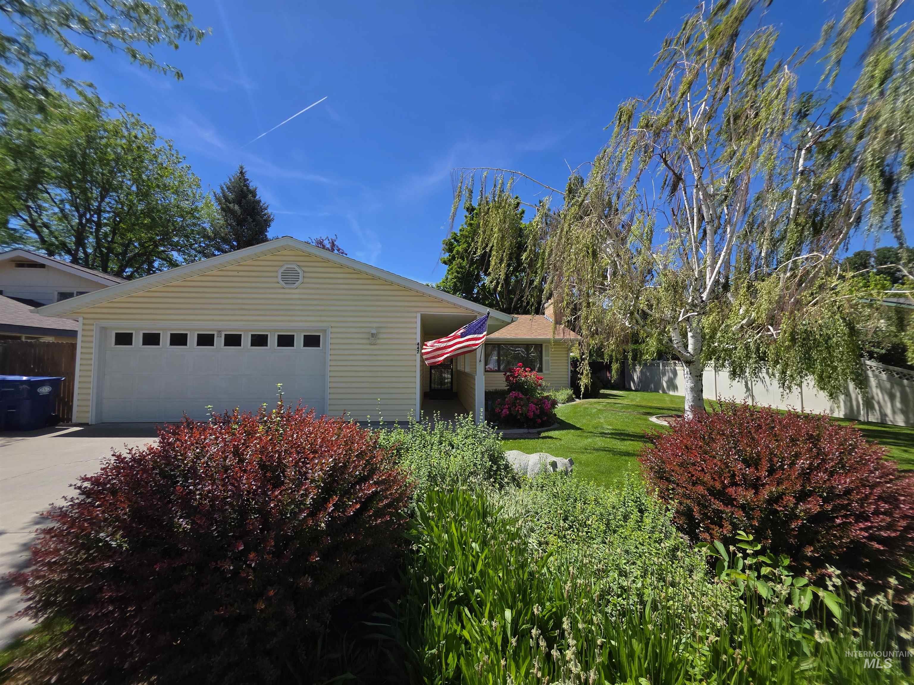 447 Crestview Dr., Twin Falls, Idaho 83301, 3 Bedrooms, 2 Bathrooms, Residential For Sale, Price $324,999,MLS 98990819