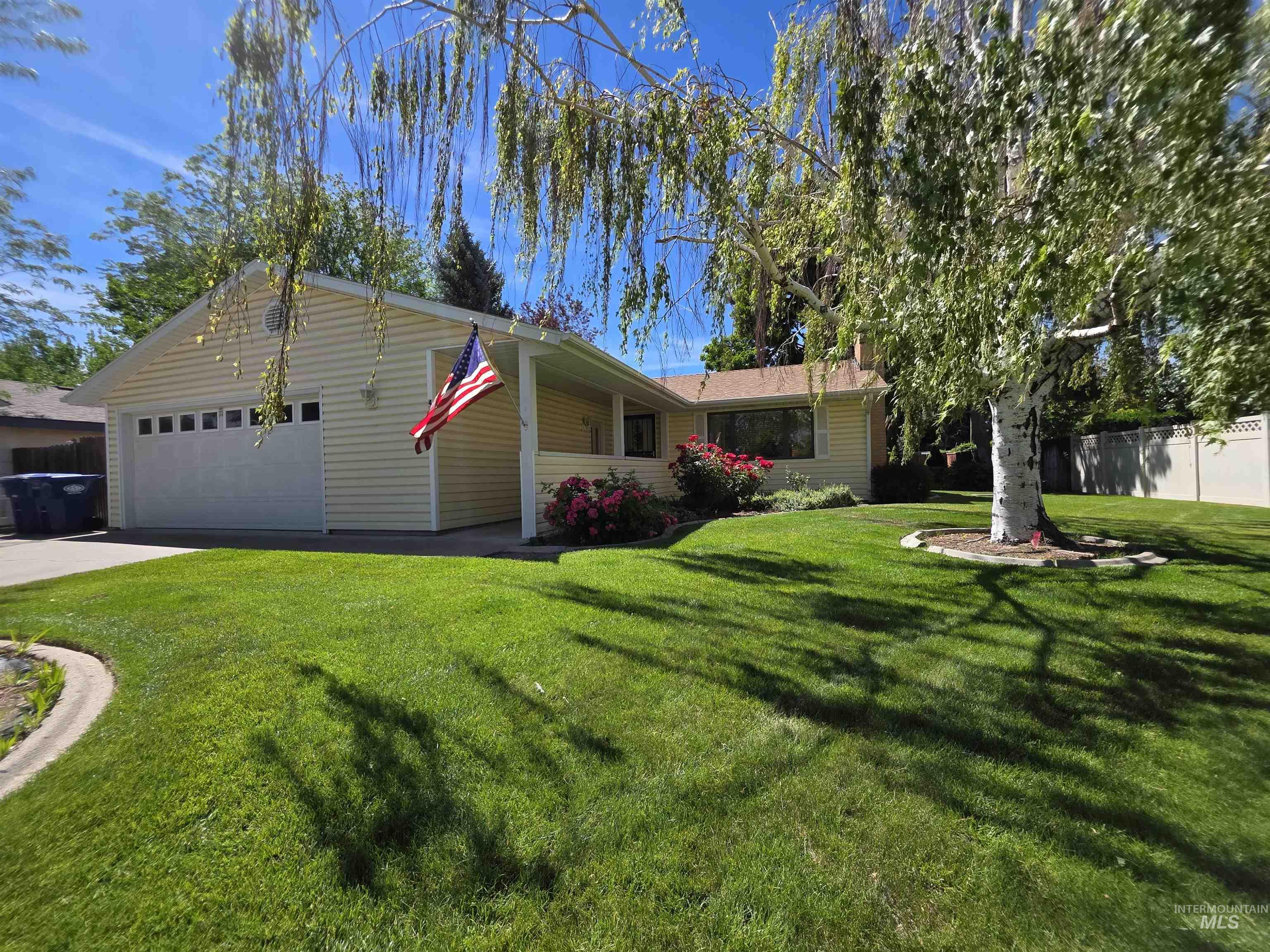 447 Crestview Dr., Twin Falls, Idaho 83301, 3 Bedrooms, 2 Bathrooms, Residential For Sale, Price $324,999,MLS 98990819