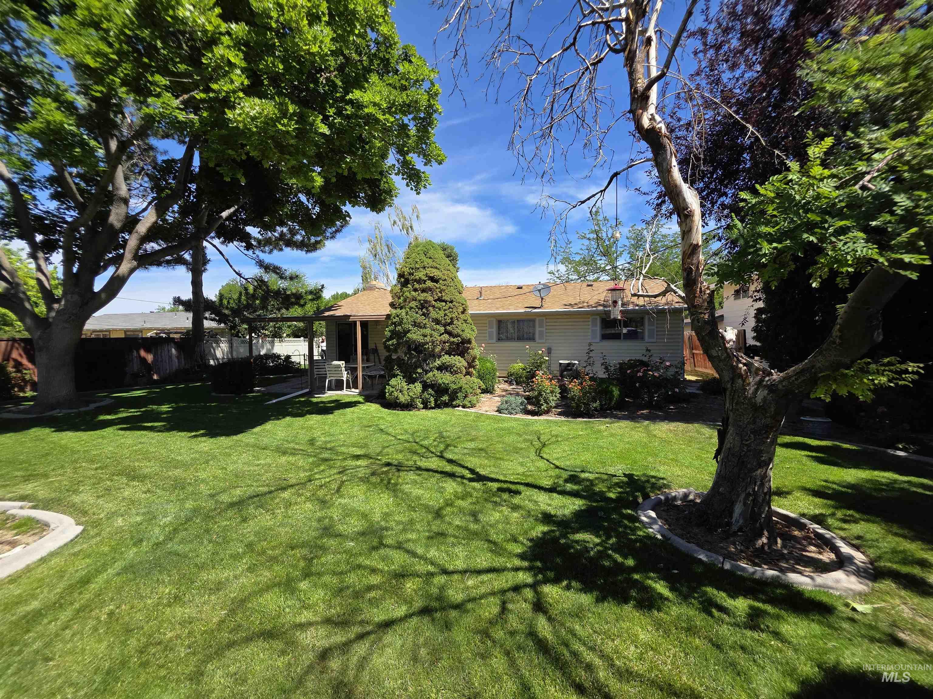 447 Crestview Dr., Twin Falls, Idaho 83301, 3 Bedrooms, 2 Bathrooms, Residential For Sale, Price $324,999,MLS 98990819