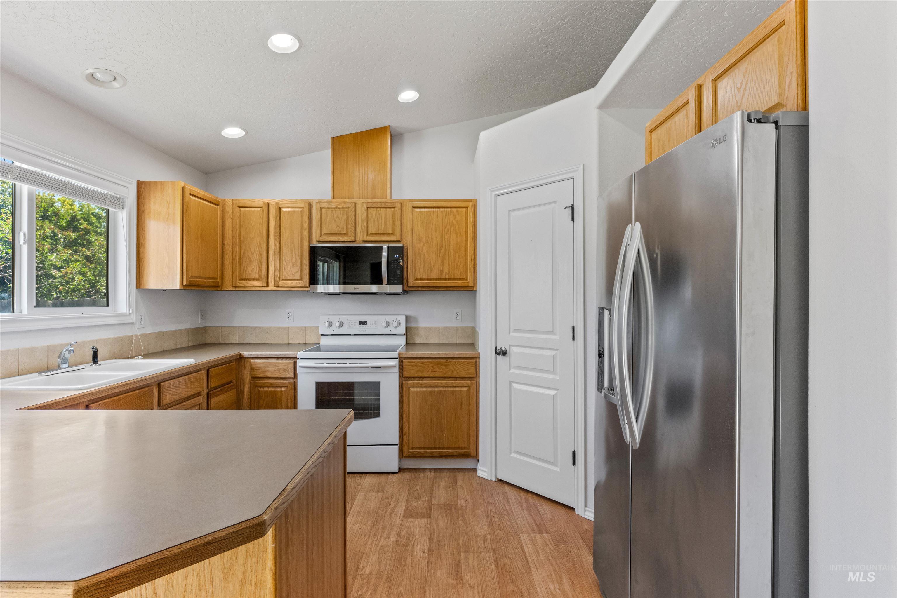 6419 E Crestley, Nampa, Idaho 83687-4117, 3 Bedrooms, 2 Bathrooms, Residential For Sale, Price $399,000,MLS 98990820