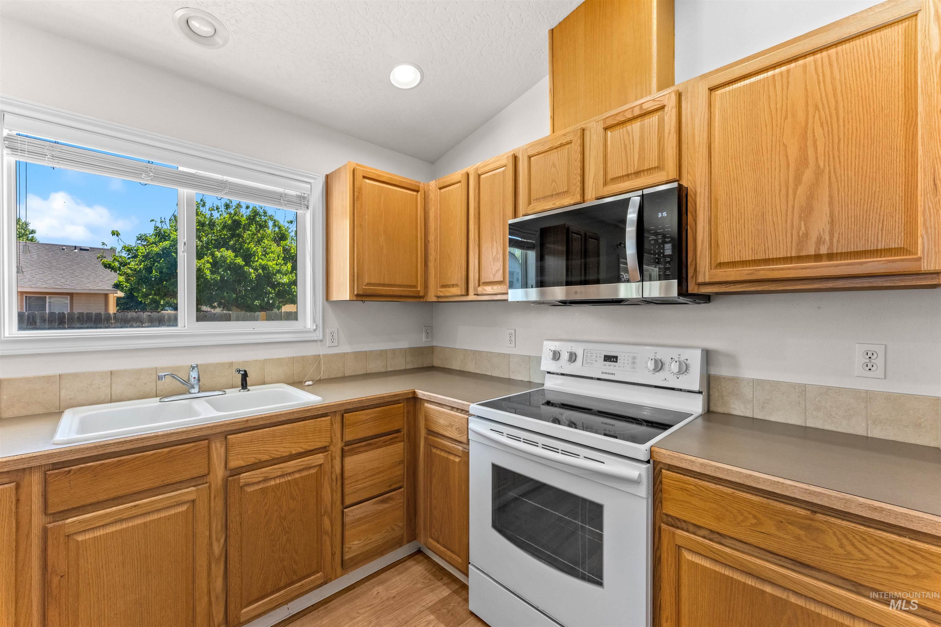 6419 E Crestley, Nampa, Idaho 83687-4117, 3 Bedrooms, 2 Bathrooms, Residential For Sale, Price $399,000,MLS 98990820