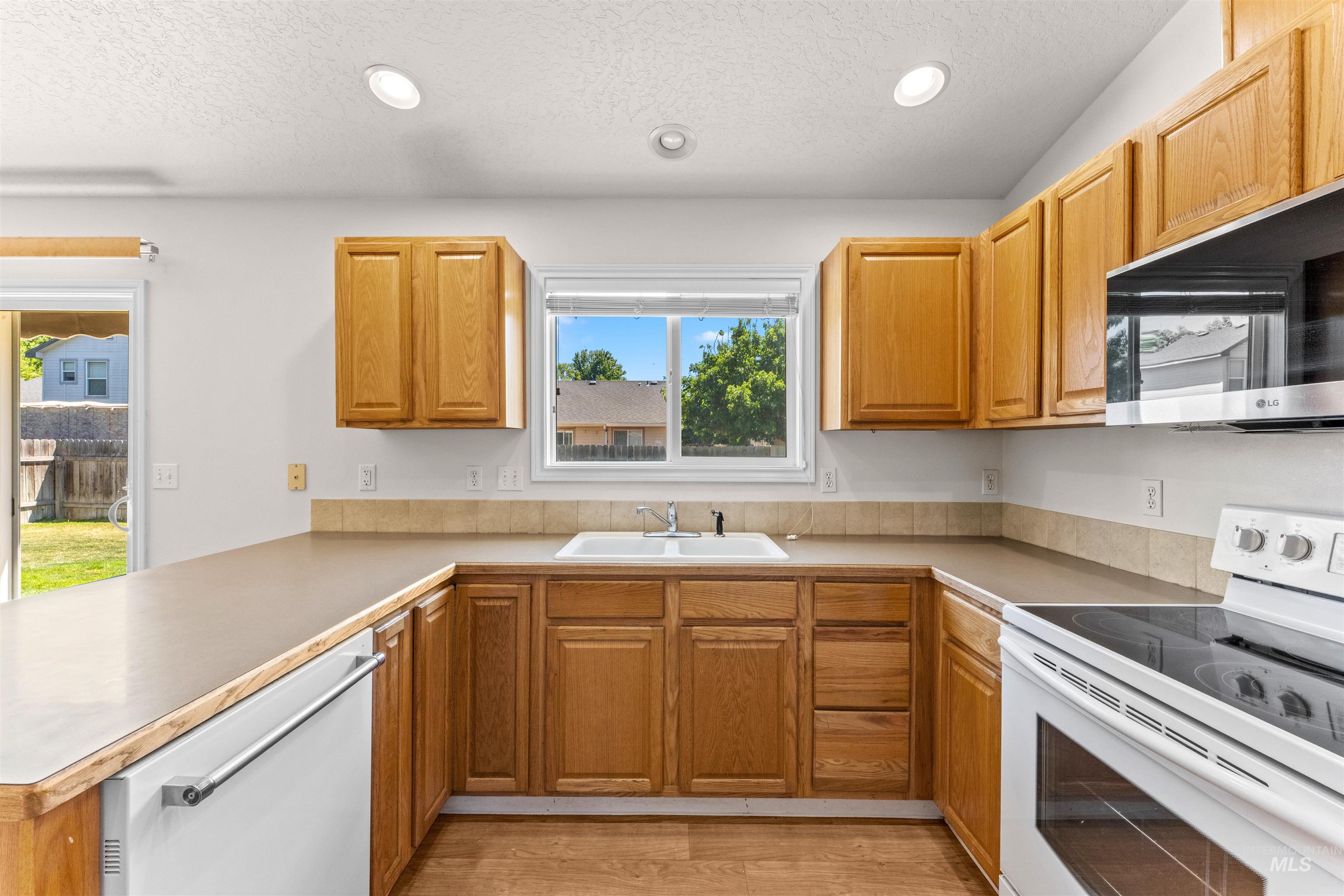6419 E Crestley, Nampa, Idaho 83687-4117, 3 Bedrooms, 2 Bathrooms, Residential For Sale, Price $399,000,MLS 98990820