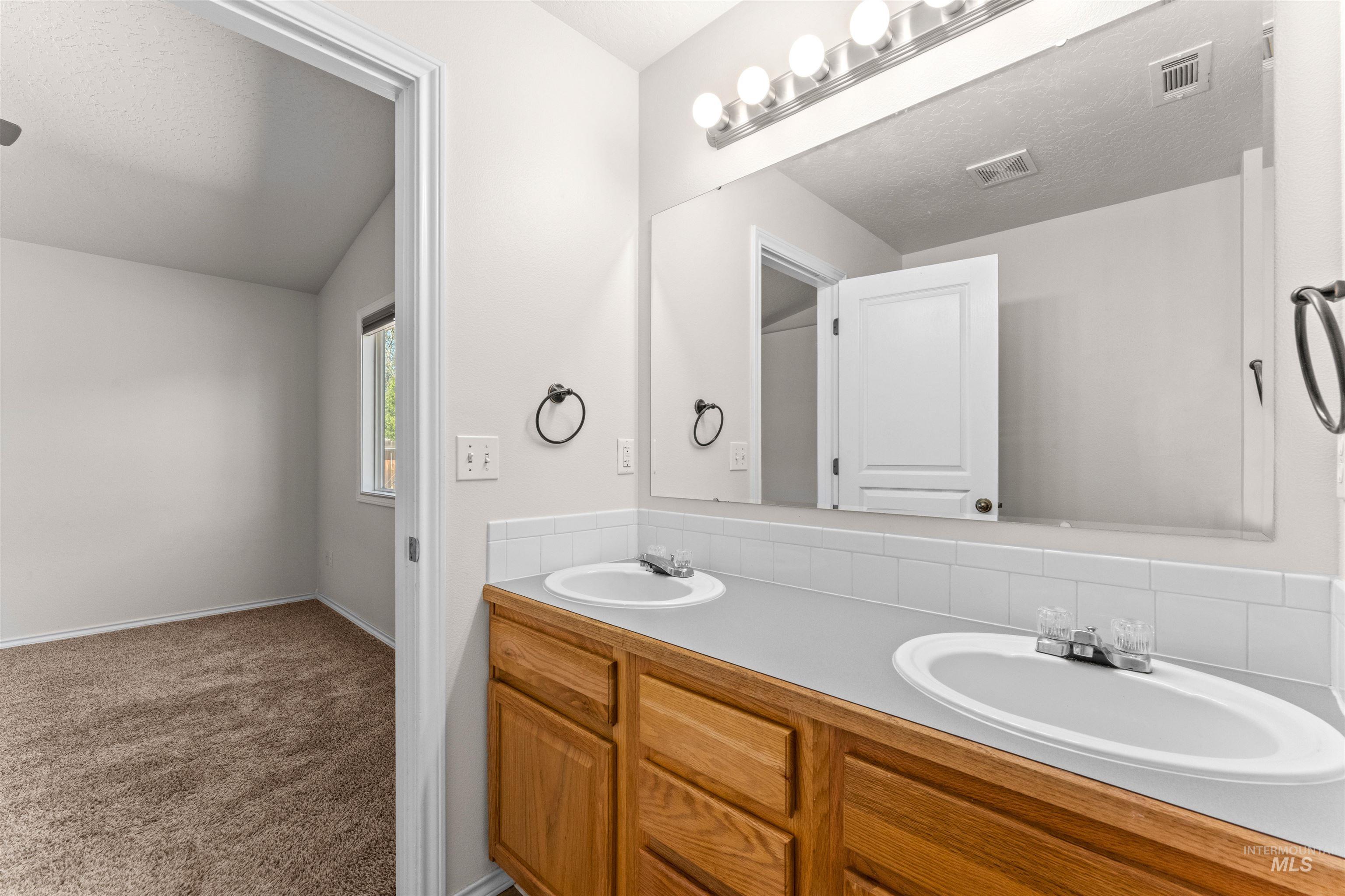 6419 E Crestley, Nampa, Idaho 83687-4117, 3 Bedrooms, 2 Bathrooms, Residential For Sale, Price $399,000,MLS 98990820