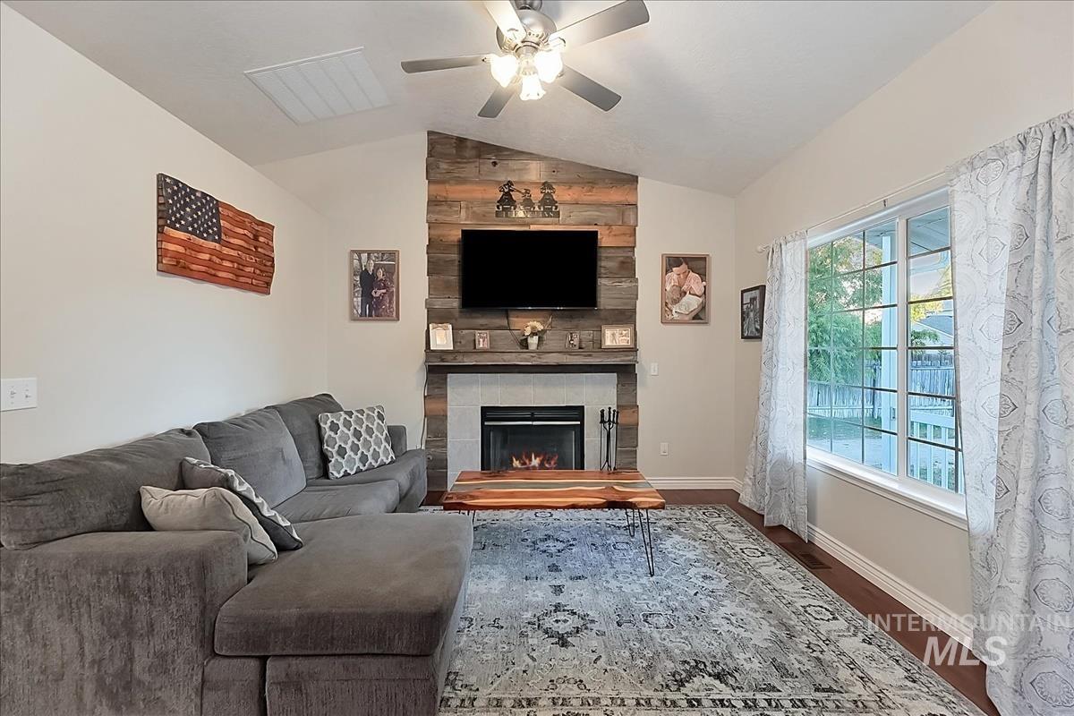 913 S Lily Court, Nampa, Idaho 83686-7062, 3 Bedrooms, 2.5 Bathrooms, Residential For Sale, Price $400,000,MLS 98990822