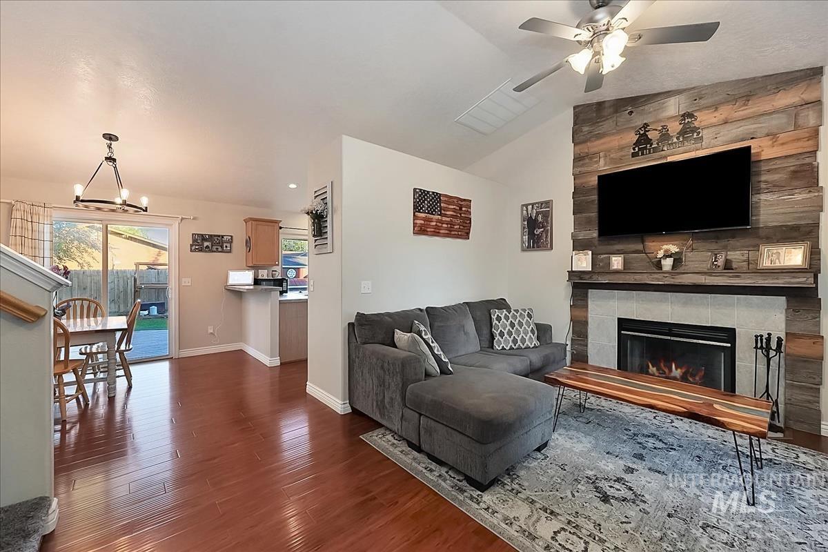 913 S Lily Court, Nampa, Idaho 83686-7062, 3 Bedrooms, 2.5 Bathrooms, Residential For Sale, Price $400,000,MLS 98990822