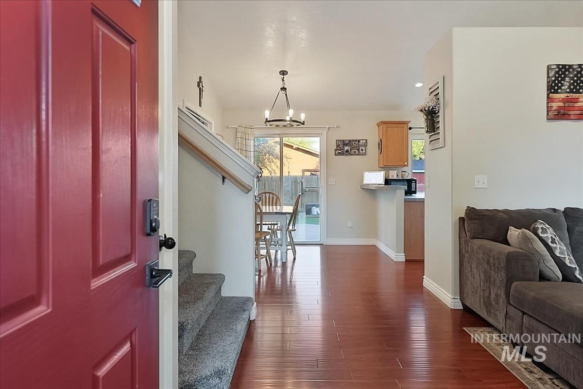 913 S Lily Court, Nampa, Idaho 83686-7062, 3 Bedrooms, 2.5 Bathrooms, Residential For Sale, Price $400,000,MLS 98990822