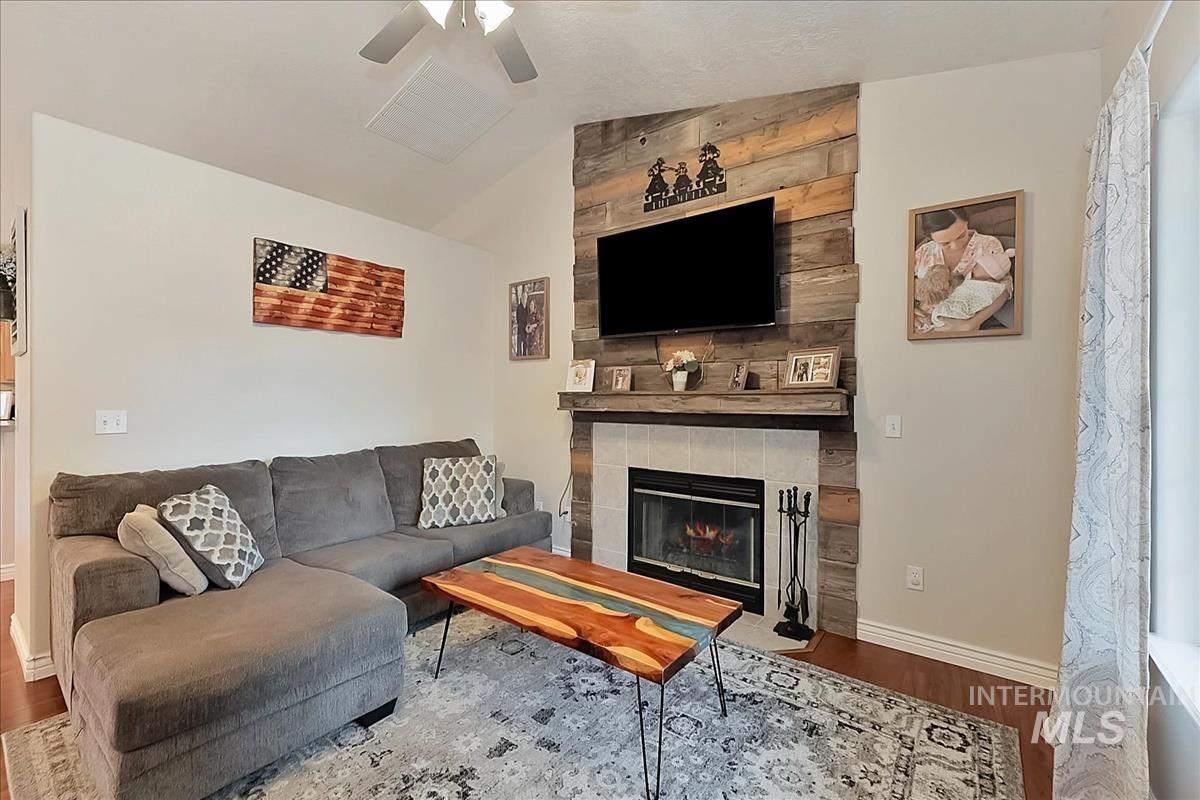 913 S Lily Court, Nampa, Idaho 83686-7062, 3 Bedrooms, 2.5 Bathrooms, Residential For Sale, Price $400,000,MLS 98990822