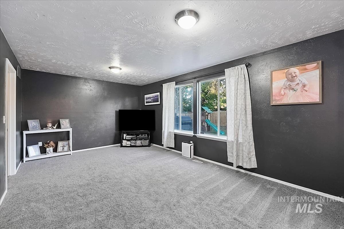 913 S Lily Court, Nampa, Idaho 83686-7062, 3 Bedrooms, 2.5 Bathrooms, Residential For Sale, Price $400,000,MLS 98990822