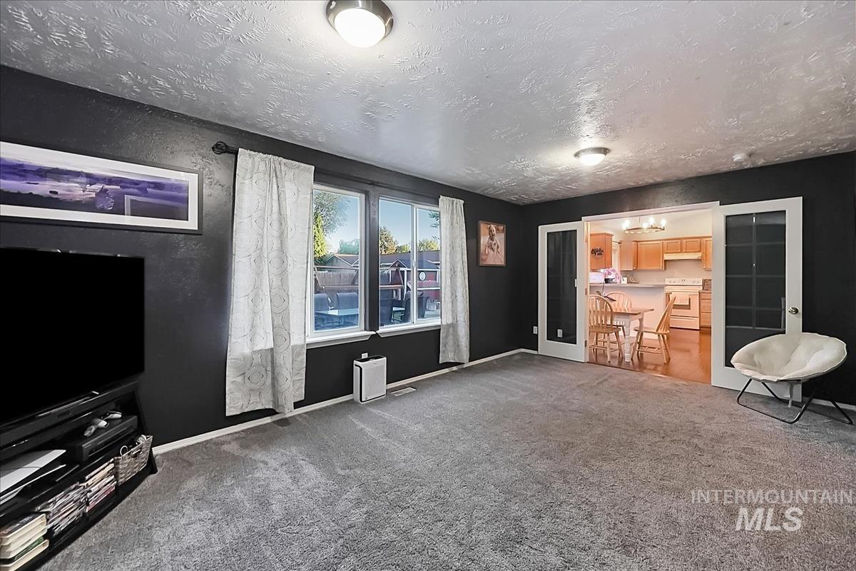 913 S Lily Court, Nampa, Idaho 83686-7062, 3 Bedrooms, 2.5 Bathrooms, Residential For Sale, Price $400,000,MLS 98990822