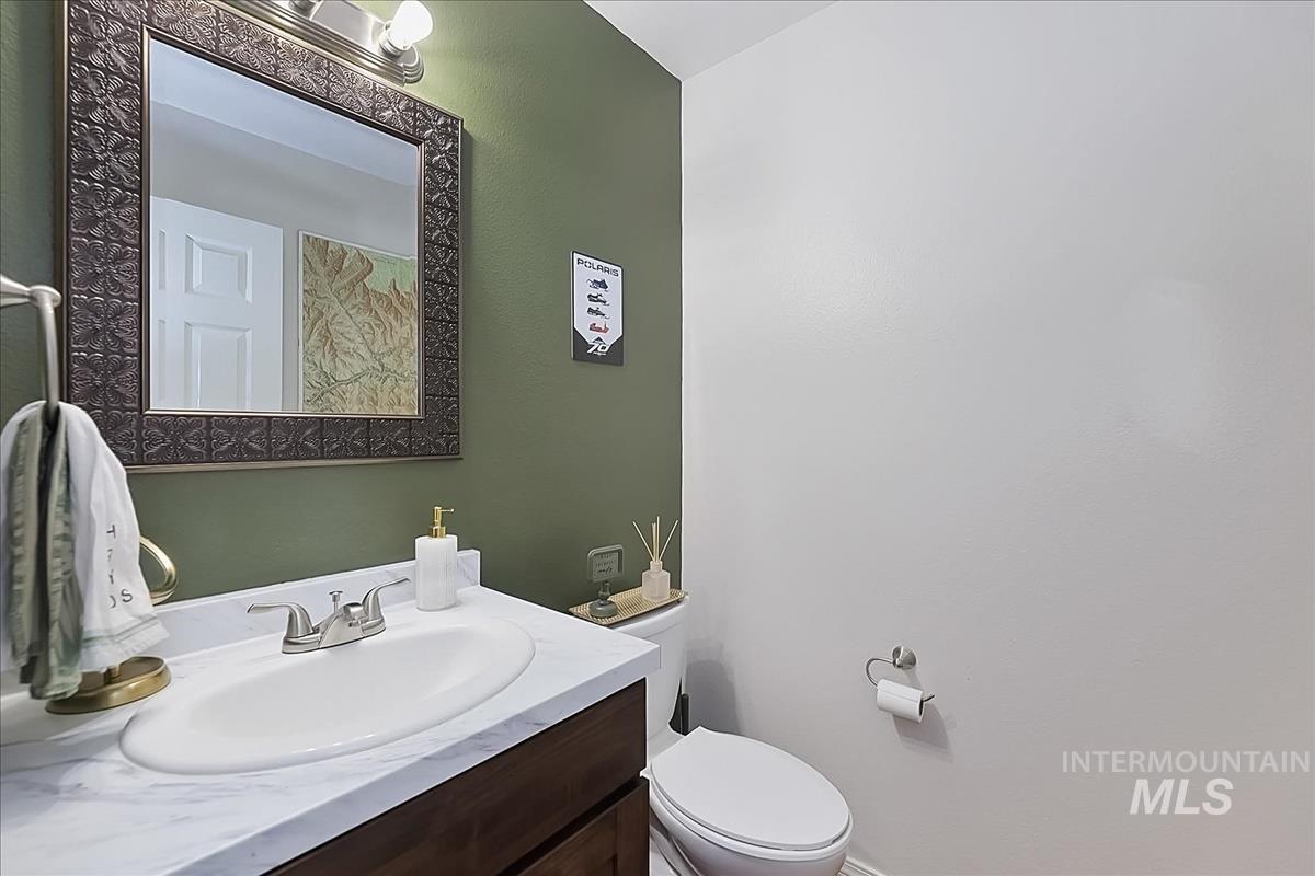 913 S Lily Court, Nampa, Idaho 83686-7062, 3 Bedrooms, 2.5 Bathrooms, Residential For Sale, Price $400,000,MLS 98990822