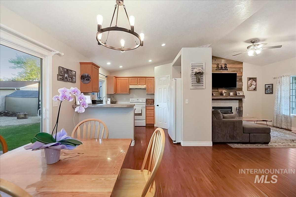 913 S Lily Court, Nampa, Idaho 83686-7062, 3 Bedrooms, 2.5 Bathrooms, Residential For Sale, Price $400,000,MLS 98990822