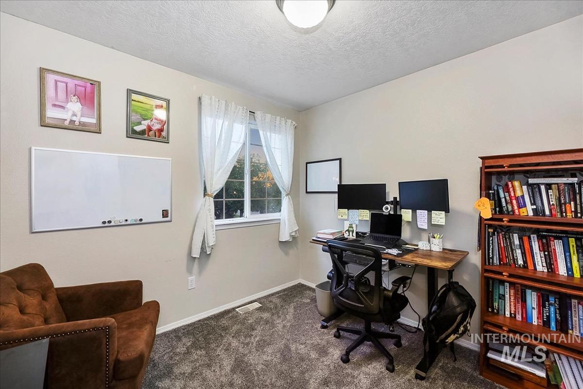 913 S Lily Court, Nampa, Idaho 83686-7062, 3 Bedrooms, 2.5 Bathrooms, Residential For Sale, Price $400,000,MLS 98990822
