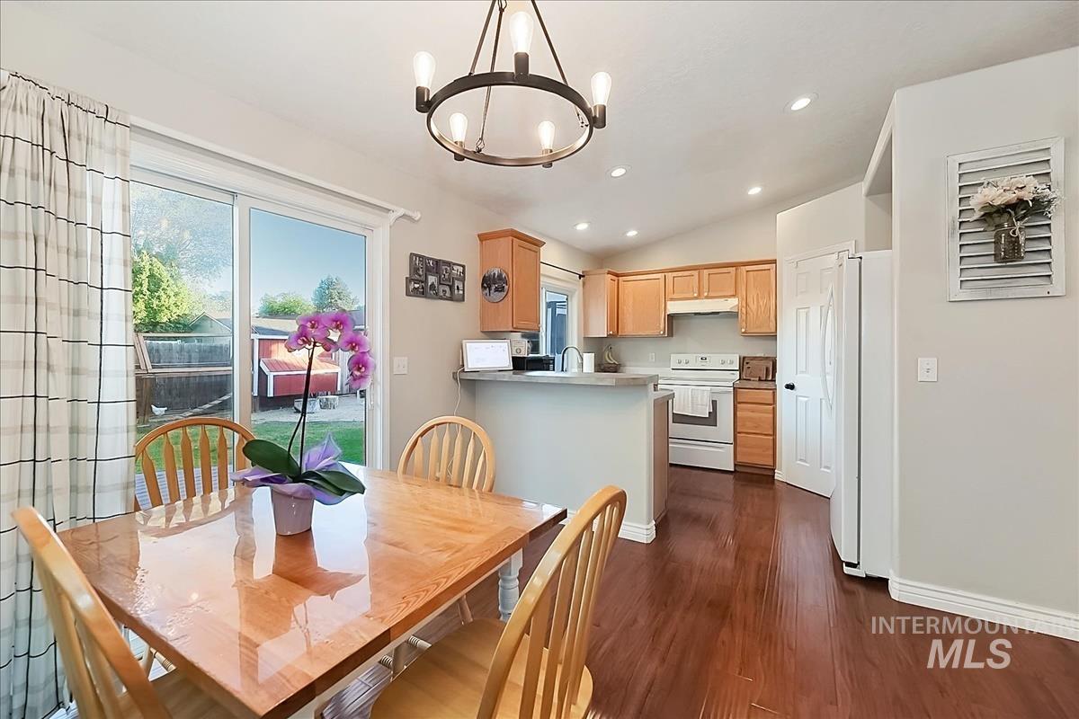 913 S Lily Court, Nampa, Idaho 83686-7062, 3 Bedrooms, 2.5 Bathrooms, Residential For Sale, Price $400,000,MLS 98990822