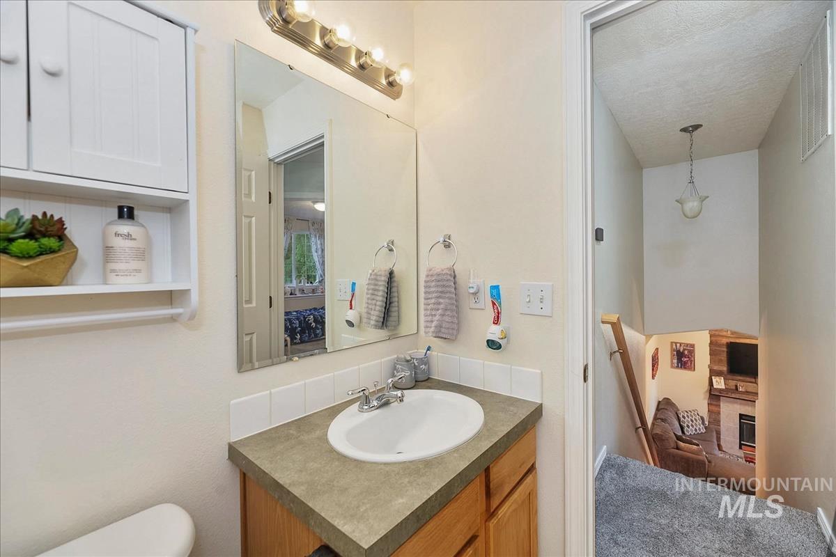 913 S Lily Court, Nampa, Idaho 83686-7062, 3 Bedrooms, 2.5 Bathrooms, Residential For Sale, Price $400,000,MLS 98990822