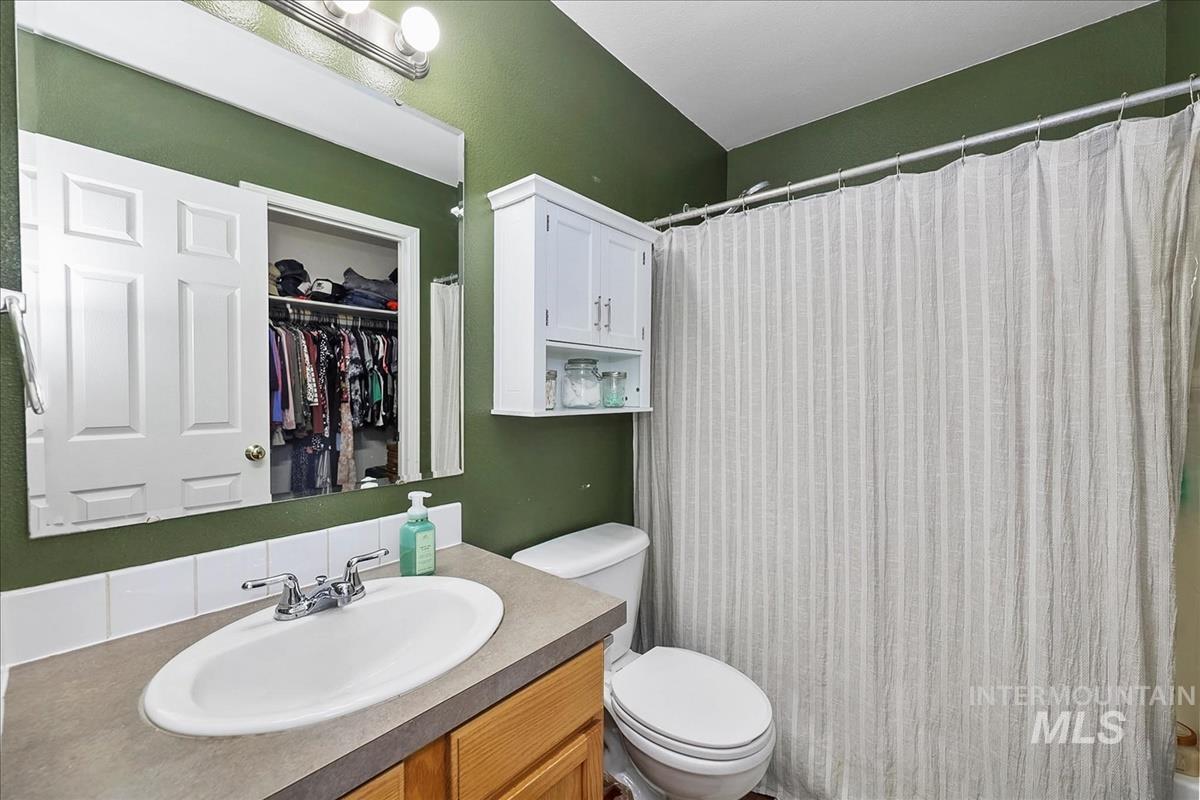 913 S Lily Court, Nampa, Idaho 83686-7062, 3 Bedrooms, 2.5 Bathrooms, Residential For Sale, Price $400,000,MLS 98990822