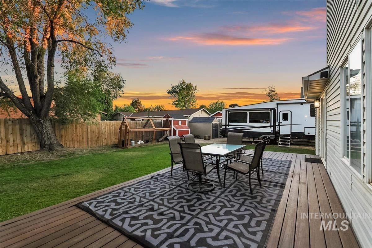913 S Lily Court, Nampa, Idaho 83686-7062, 3 Bedrooms, 2.5 Bathrooms, Residential For Sale, Price $400,000,MLS 98990822