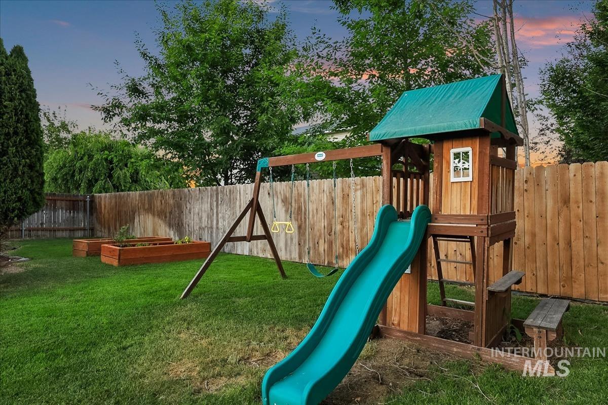 913 S Lily Court, Nampa, Idaho 83686-7062, 3 Bedrooms, 2.5 Bathrooms, Residential For Sale, Price $400,000,MLS 98990822