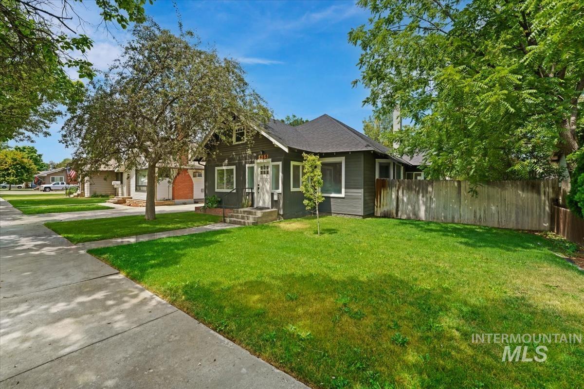 415 6th Ave S, Nampa, Idaho 83651, 3 Bedrooms, 2 Bathrooms, Residential For Sale, Price $435,000,MLS 98990824