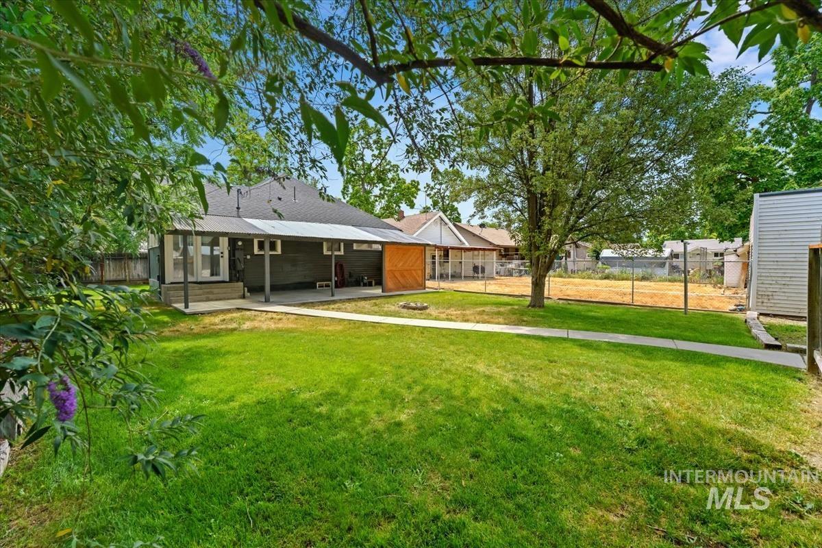 415 6th Ave S, Nampa, Idaho 83651, 3 Bedrooms, 2 Bathrooms, Residential For Sale, Price $435,000,MLS 98990824
