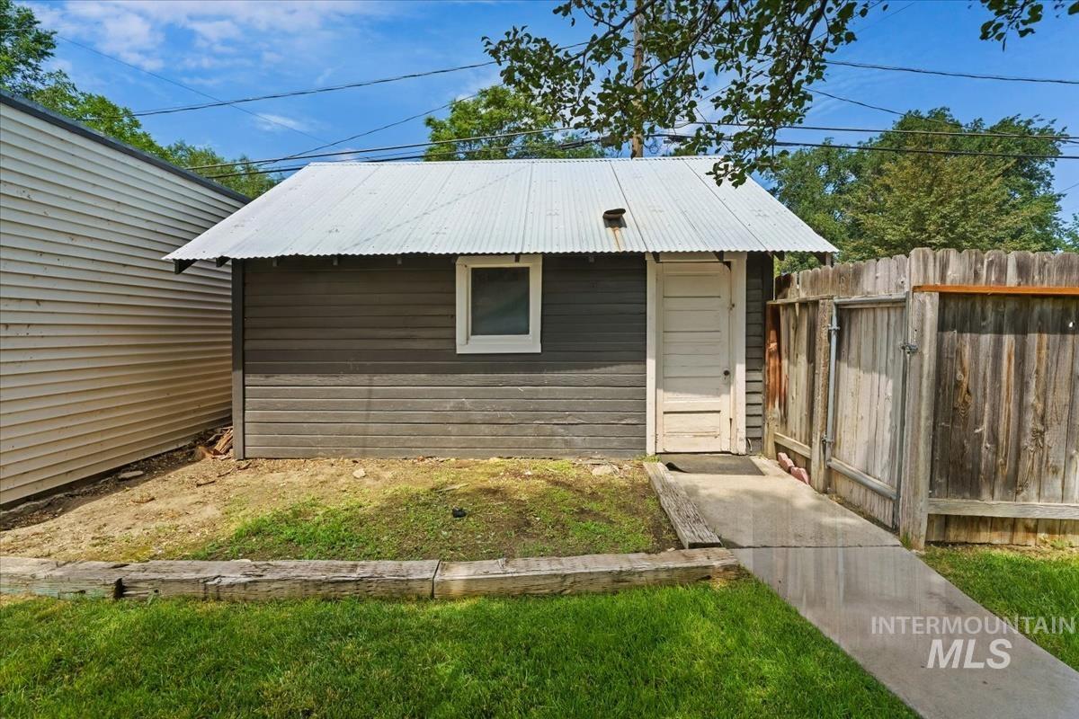 415 6th Ave S, Nampa, Idaho 83651, 3 Bedrooms, 2 Bathrooms, Residential For Sale, Price $435,000,MLS 98990824