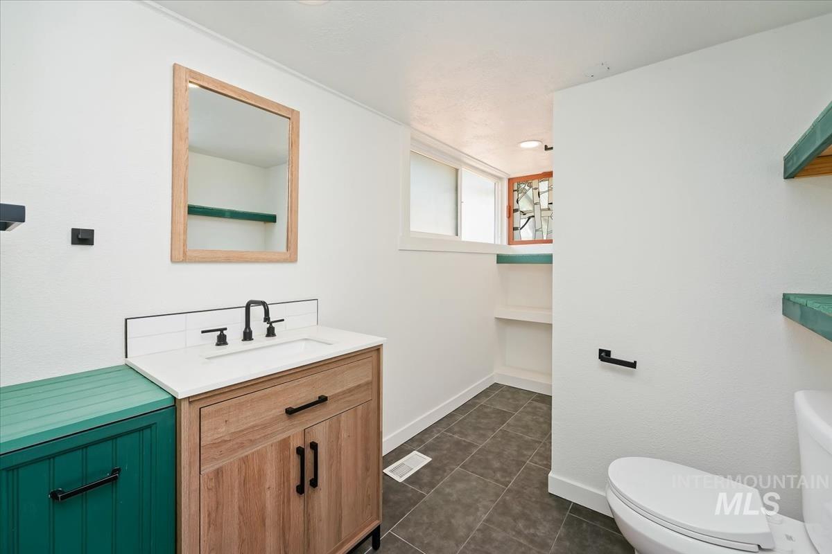 415 6th Ave S, Nampa, Idaho 83651, 3 Bedrooms, 2 Bathrooms, Residential For Sale, Price $435,000,MLS 98990824