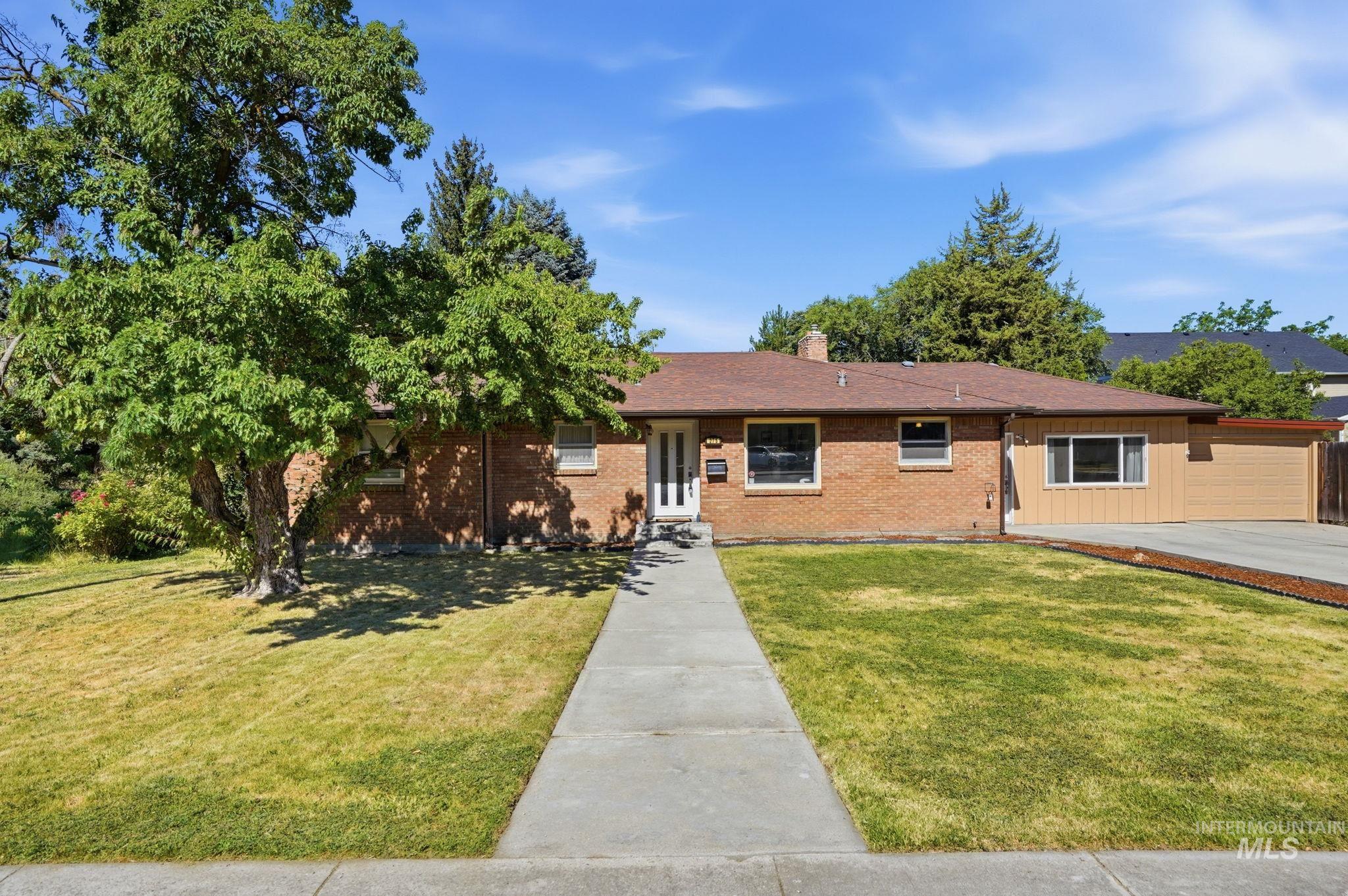 275 S Latah St, Boise, Idaho 83705, 3 Bedrooms, 2.5 Bathrooms, Residential For Sale, Price $599,900,MLS 98990825