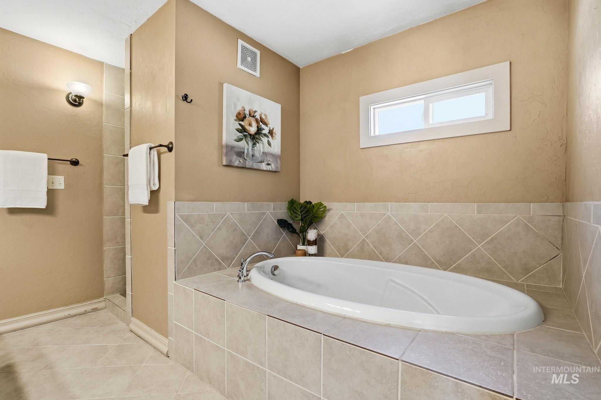 275 S Latah St, Boise, Idaho 83705, 3 Bedrooms, 2.5 Bathrooms, Residential For Sale, Price $599,900,MLS 98990825