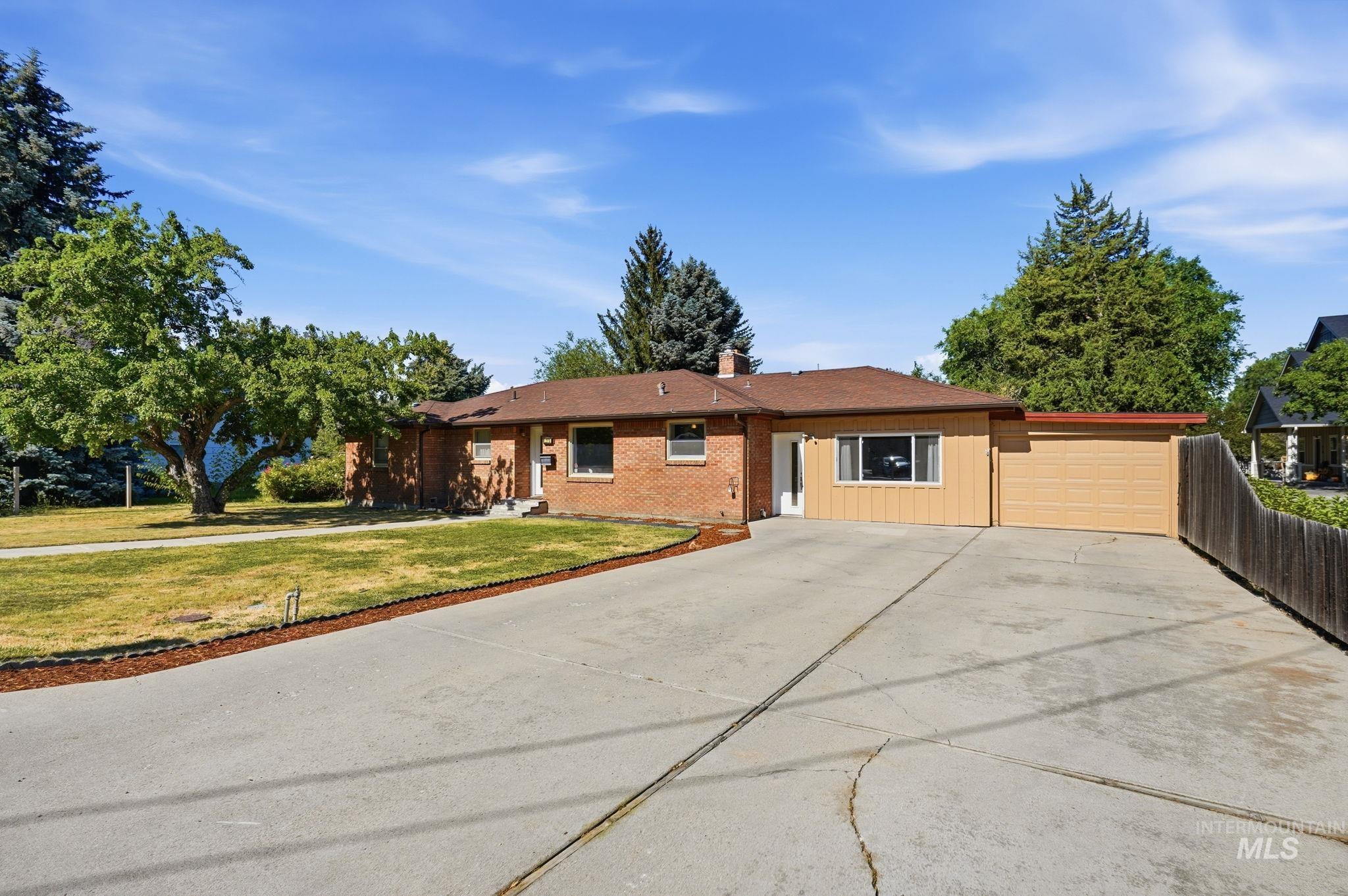 275 S Latah St, Boise, Idaho 83705, 3 Bedrooms, 2.5 Bathrooms, Residential For Sale, Price $599,900,MLS 98990825