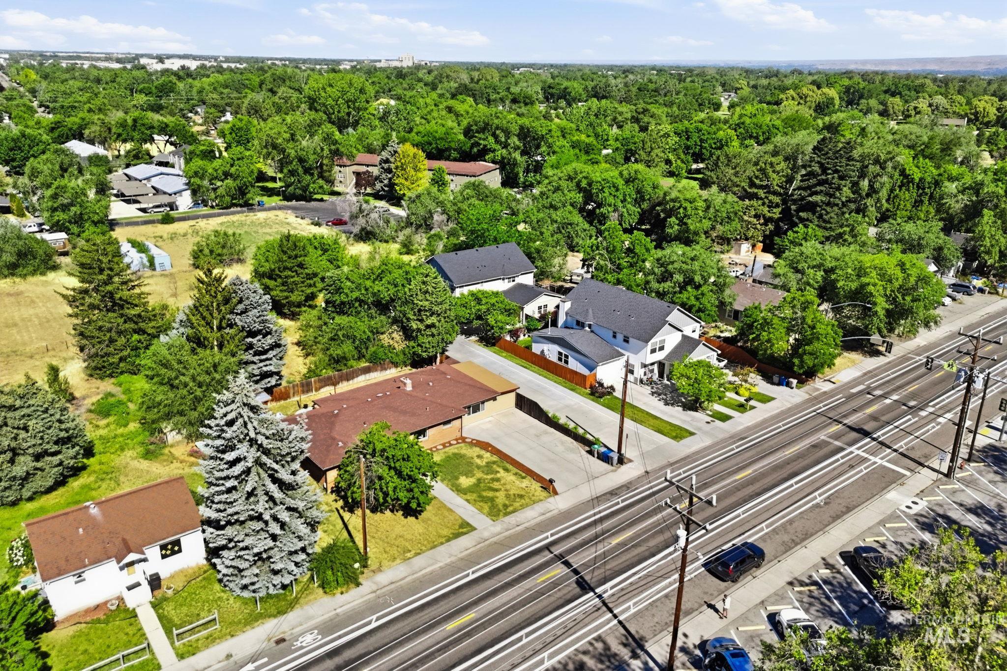 275 S Latah St, Boise, Idaho 83705, 3 Bedrooms, 2.5 Bathrooms, Residential For Sale, Price $599,900,MLS 98990825