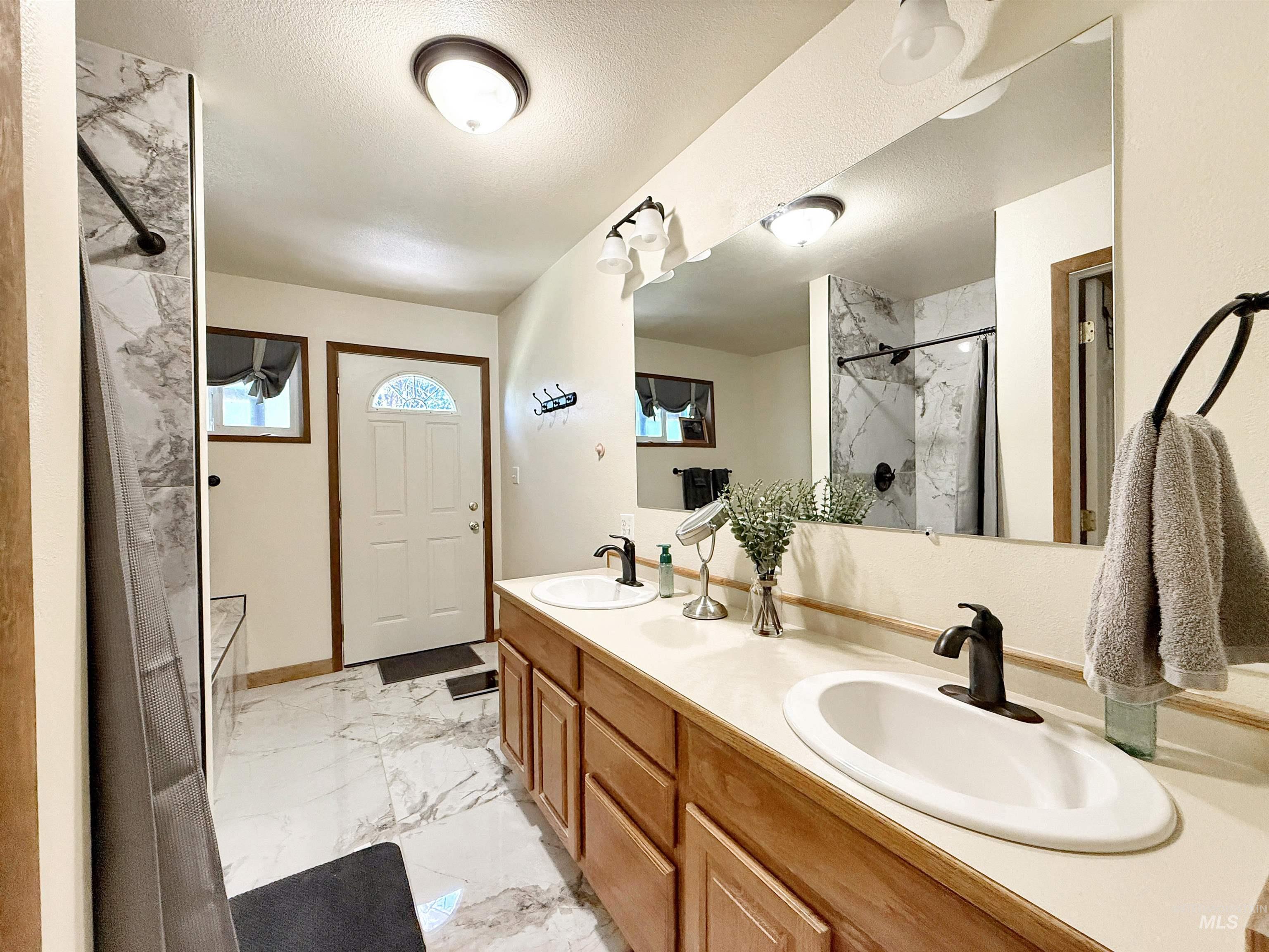 24 Ashley Place, Grangeville, Idaho 83530, 3 Bedrooms, 3 Bathrooms, Residential For Sale, Price $599,000,MLS 98990831