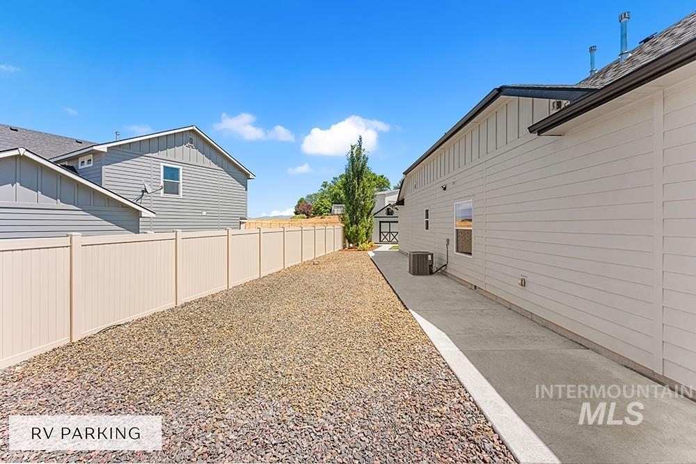 2324 S Grand Fork Ln, Meridian, Idaho 83642, 5 Bedrooms, 3 Bathrooms, Residential For Sale, Price $749,900,MLS 98990833