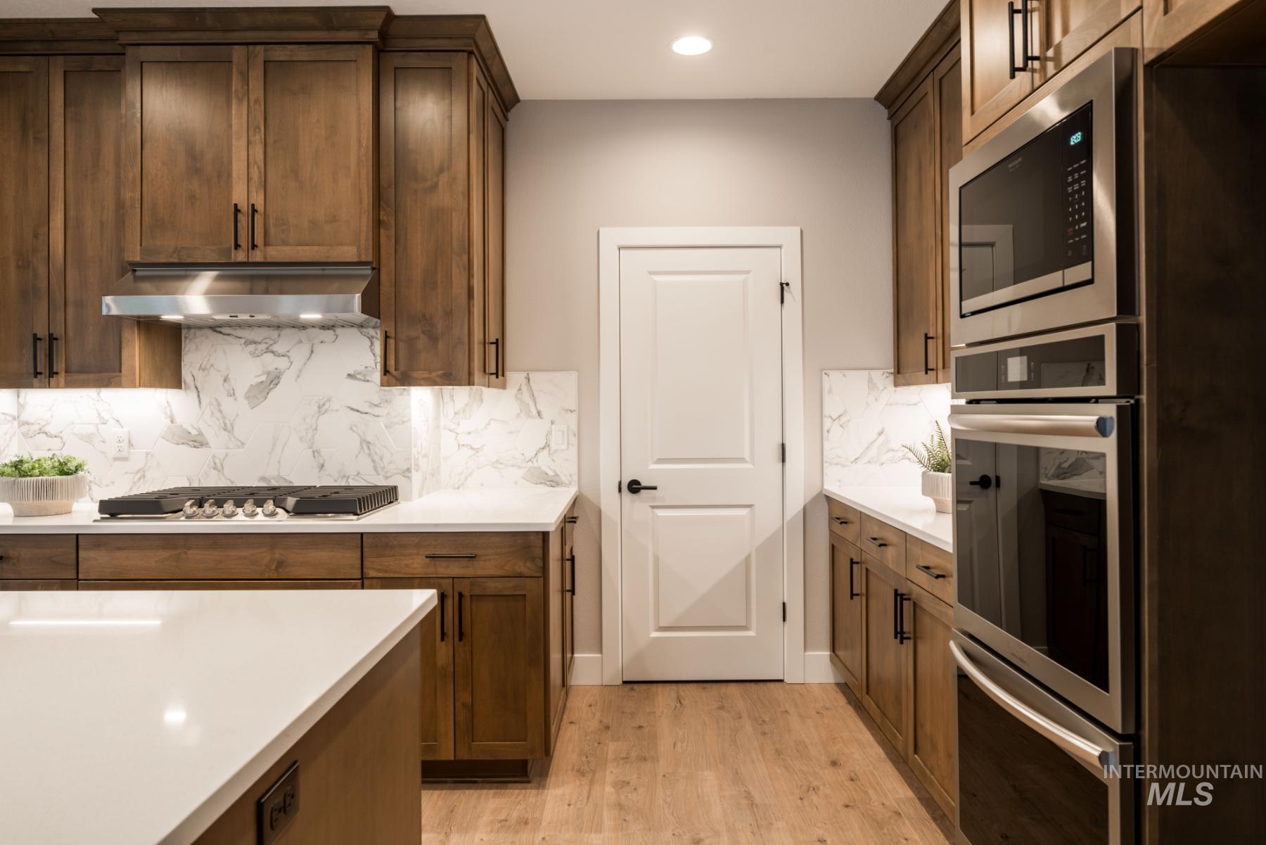6070 N Artic Fox, Meridian, Idaho 83646, 3 Bedrooms, 2 Bathrooms, Residential For Sale, Price $616,000,MLS 98990838