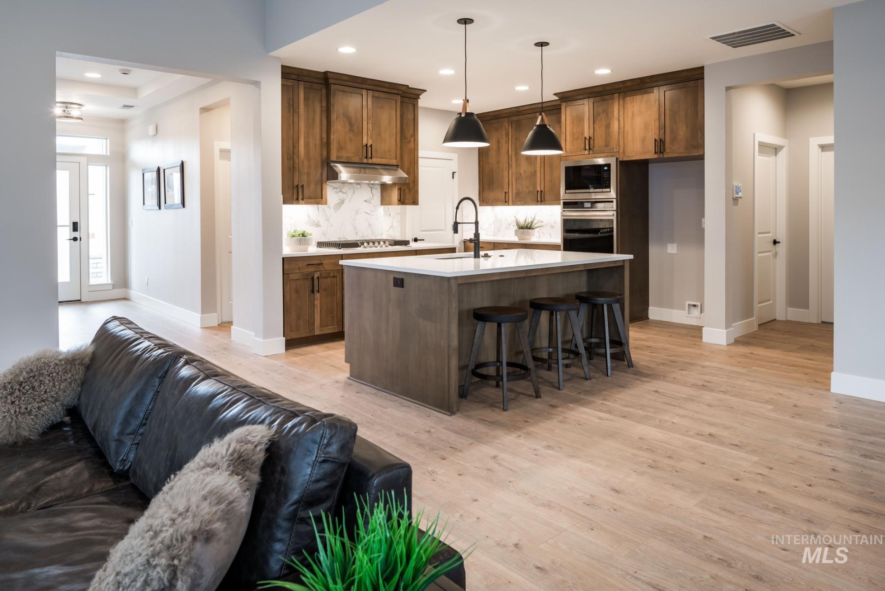 6070 N Artic Fox, Meridian, Idaho 83646, 3 Bedrooms, 2 Bathrooms, Residential For Sale, Price $616,000,MLS 98990838