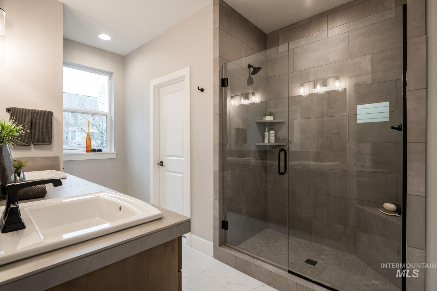 6070 N Artic Fox, Meridian, Idaho 83646, 3 Bedrooms, 2 Bathrooms, Residential For Sale, Price $616,000,MLS 98990838
