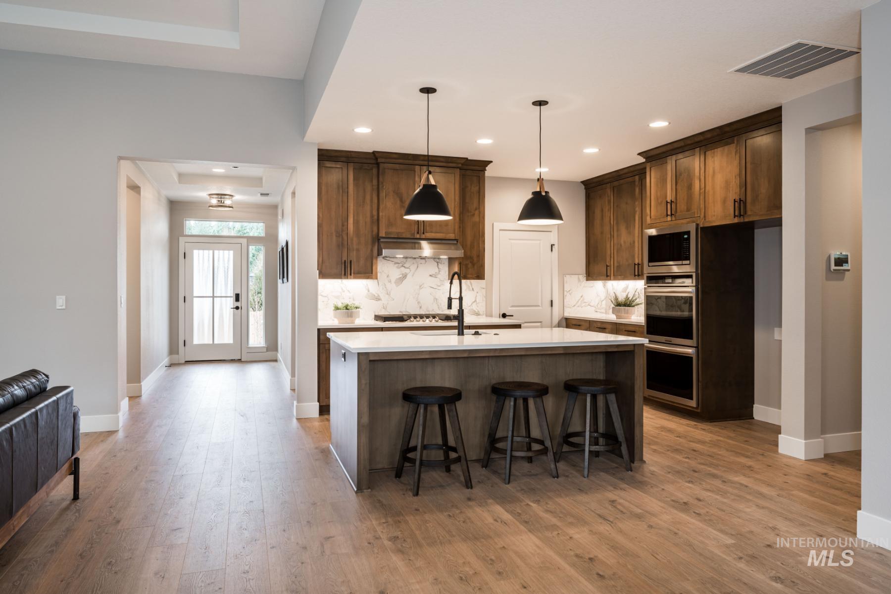6070 N Artic Fox, Meridian, Idaho 83646, 3 Bedrooms, 2 Bathrooms, Residential For Sale, Price $616,000,MLS 98990838