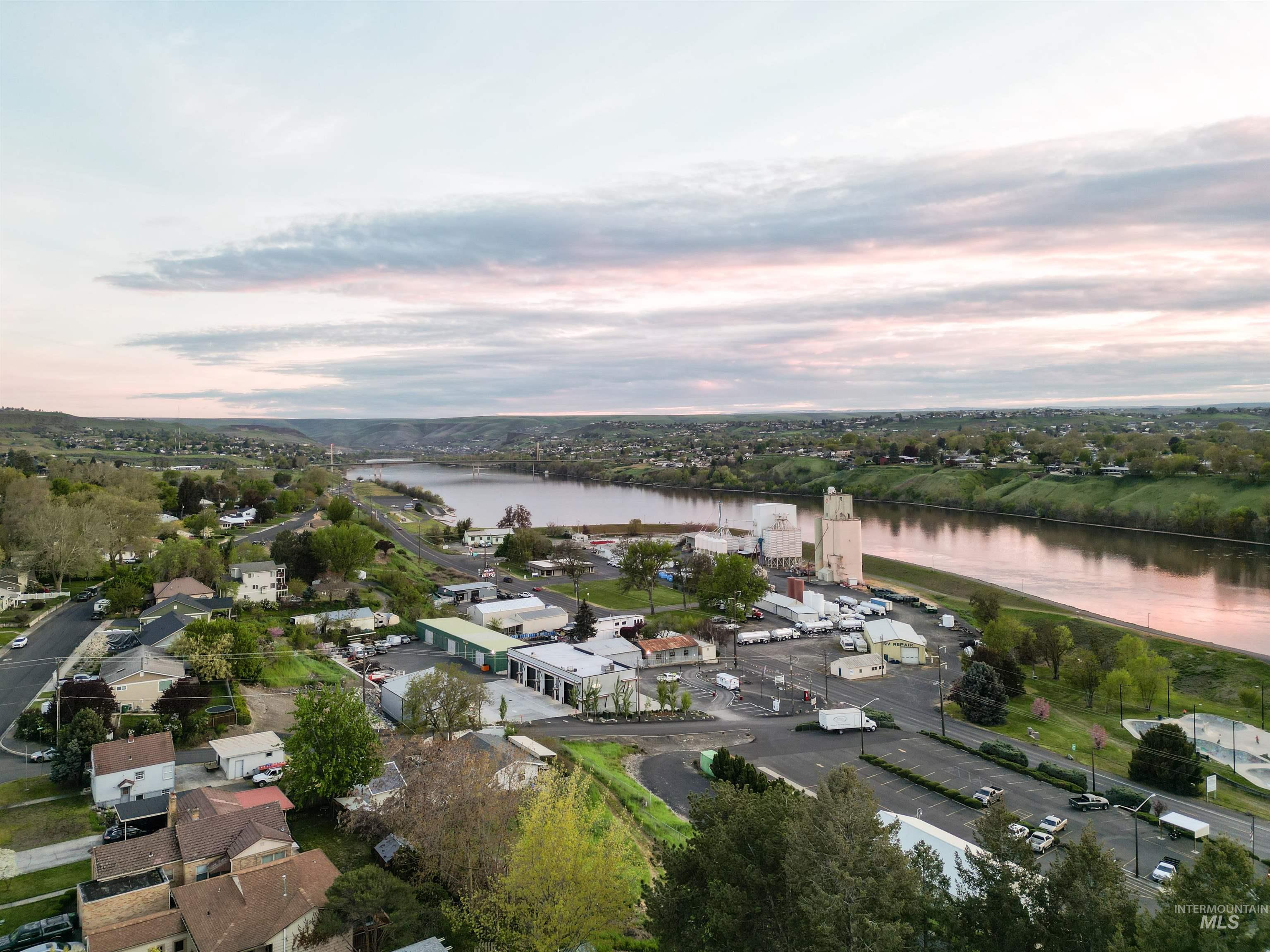 811 Prospect Ave, Lewiston, Idaho 83501, 3 Bedrooms, 2 Bathrooms, Residential For Sale, Price $495,000,MLS 98990841